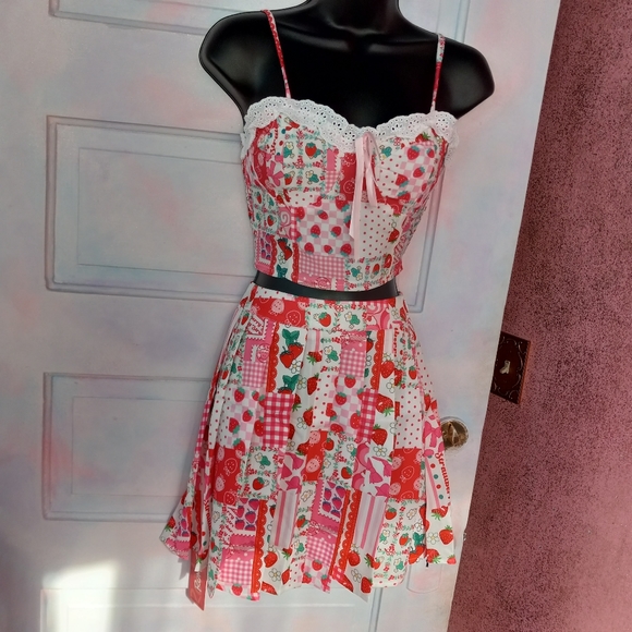 ⭐HOST PICK 🍓 Strawberry kawaii cropped top w/pleated skirt set! 😍 lace trim - Picture 3 of 12